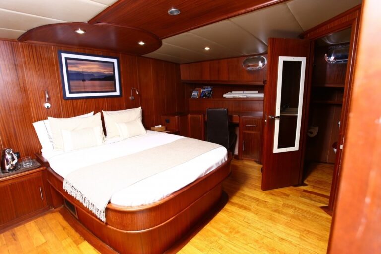 The 28m Yacht BESAME MUCHO