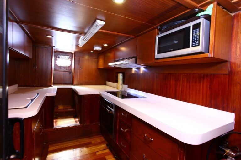 The 28m Yacht BESAME MUCHO