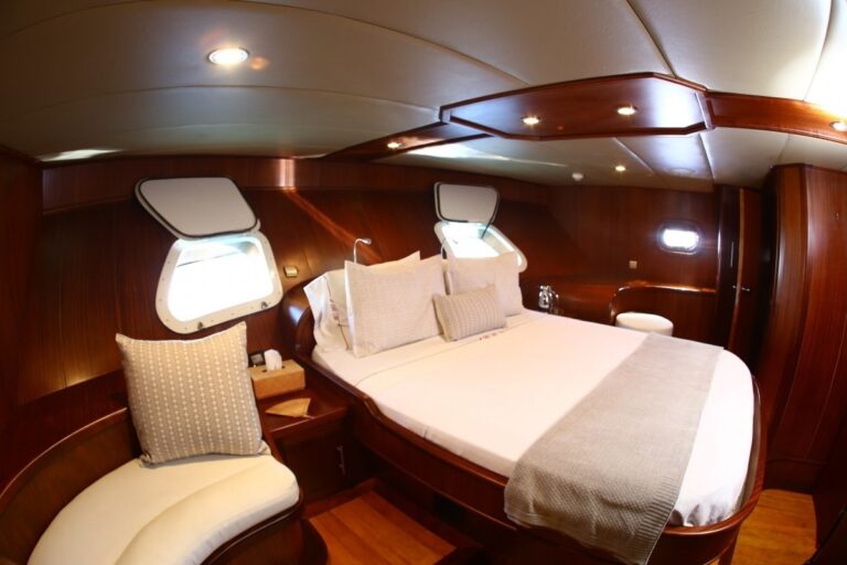 The 28m Yacht BESAME MUCHO
