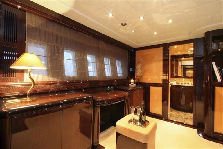 The 28m Yacht DELHIA
