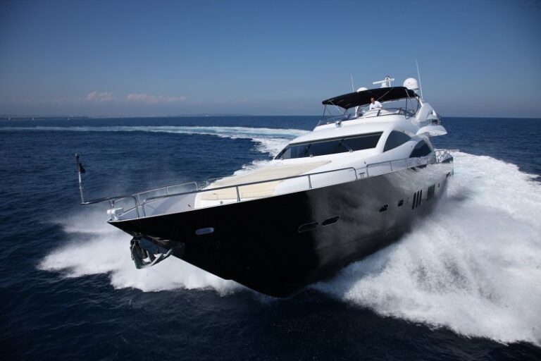 The 28m Yacht HONEY BEAR