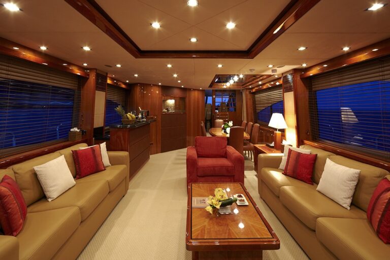 The 28m Yacht LIVE THE MOMENT