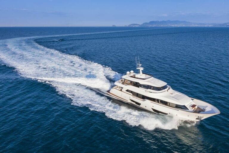 The 28m Yacht NAVETTA 28