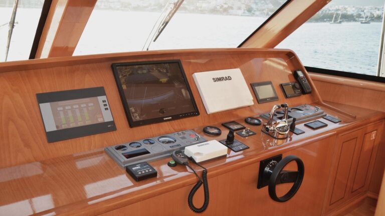 The 28m Yacht NIMIR
