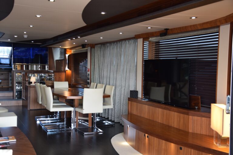 The 28m Yacht RAY III