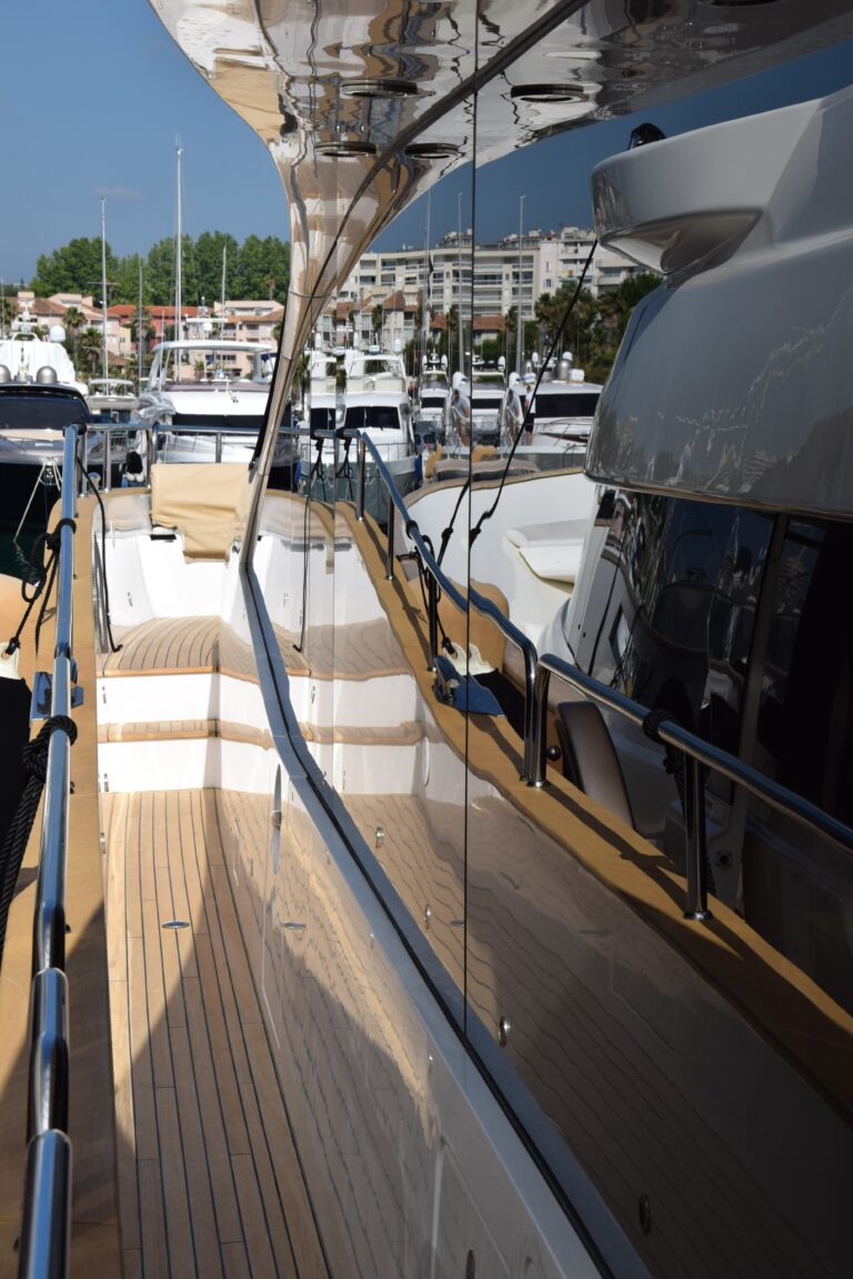 The 28m Yacht RAY III