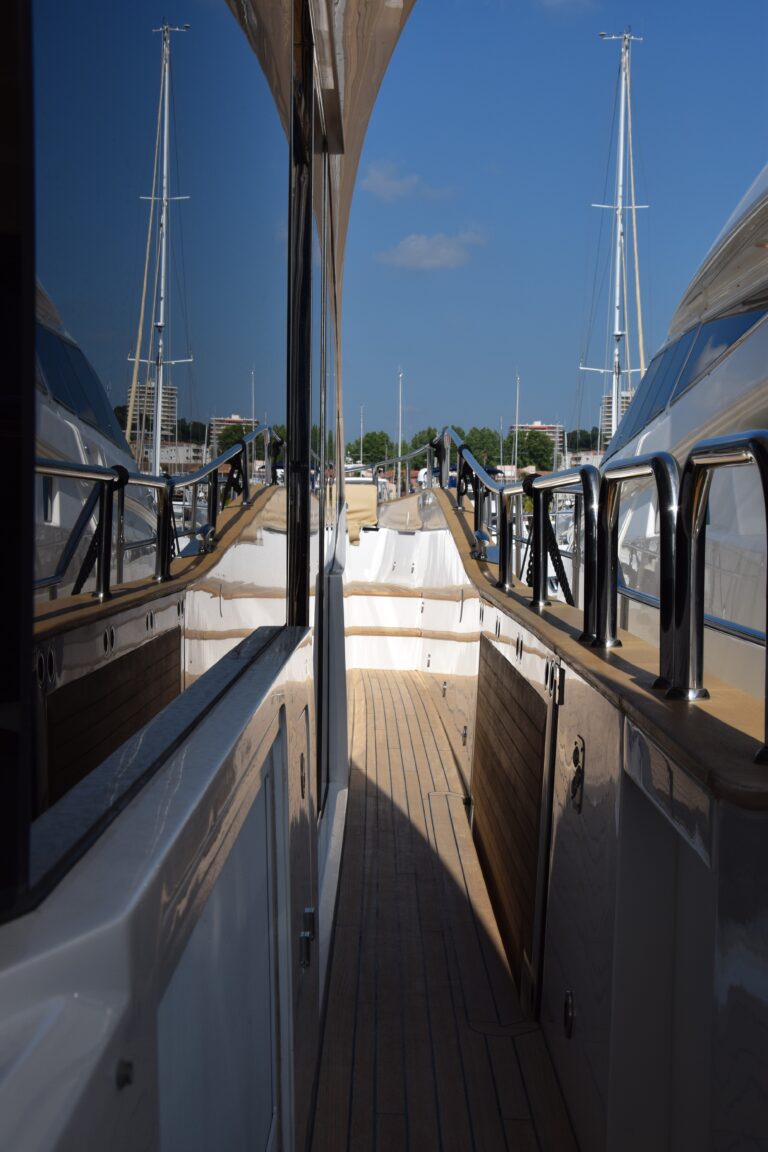 The 28m Yacht RAY III