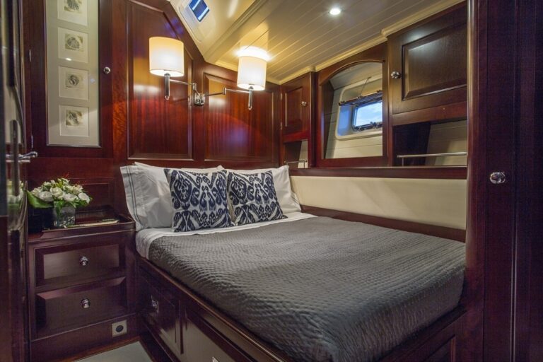 The 28m Yacht SAVARONA