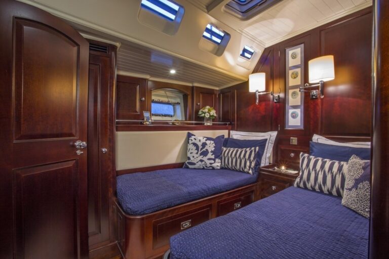 The 28m Yacht SAVARONA