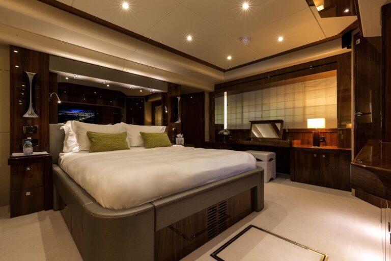 The 28m Yacht SPONTANEOUS