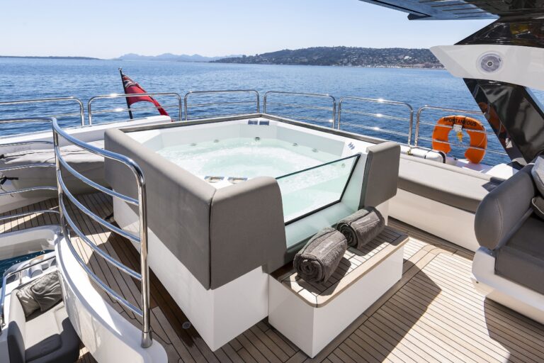 Life On Board Yacht SPONTANEOUS