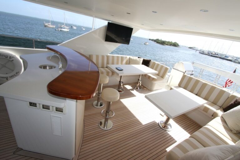 The 28m Yacht STERLING V