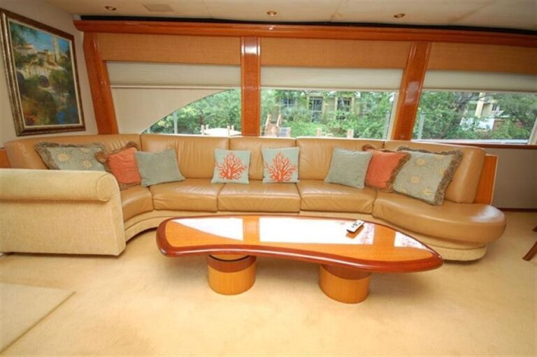 The 28m Yacht YOLY