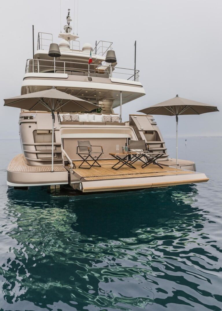 The 28m Yacht YVONNE
