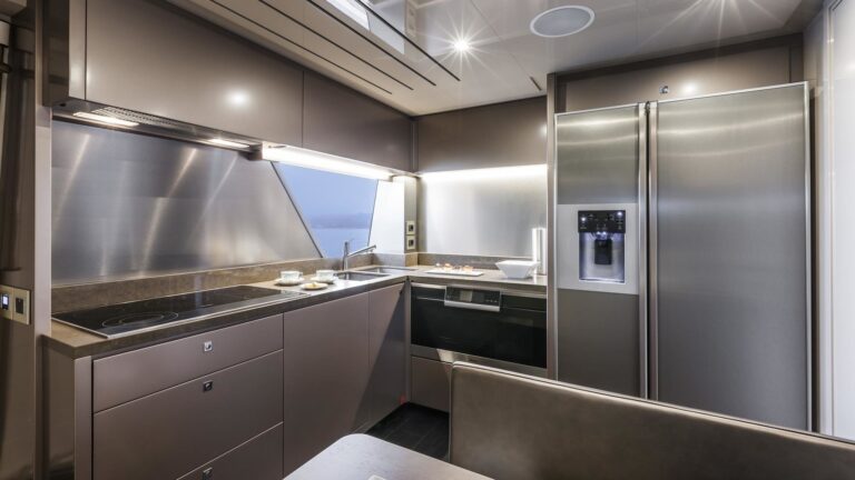 The 28m Yacht YVONNE