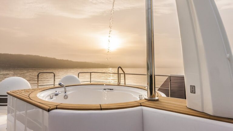 The 28m Yacht YVONNE
