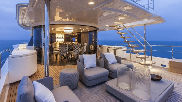 Life On Yacht YVONNE