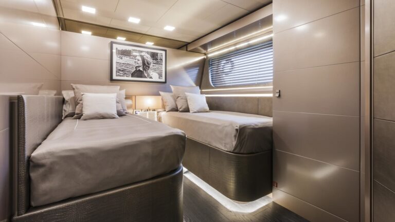 The 28m Yacht YVONNE
