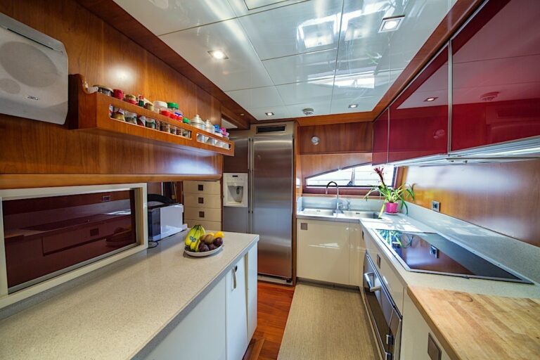 The 29m Yacht ANNE MARIE
