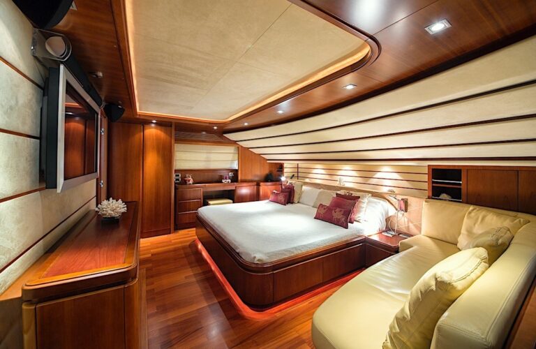 The 29m Yacht ANNE MARIE