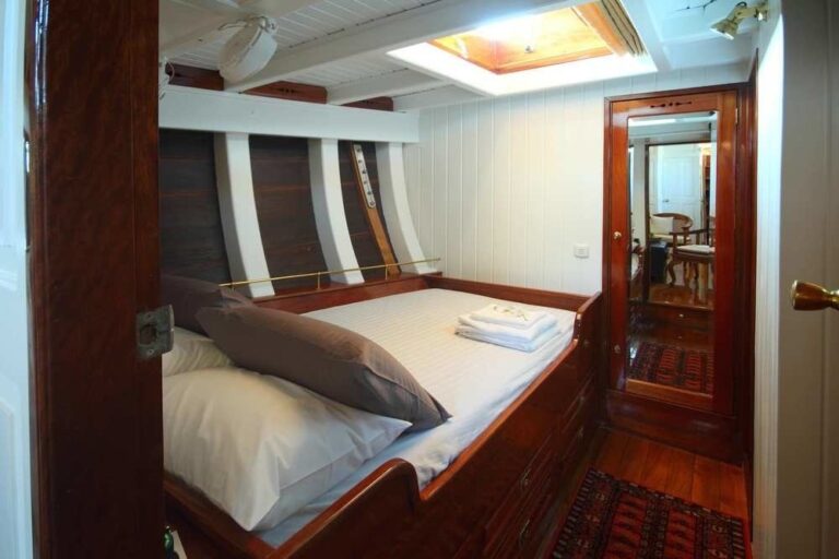 The 29m Yacht AVENTURE
