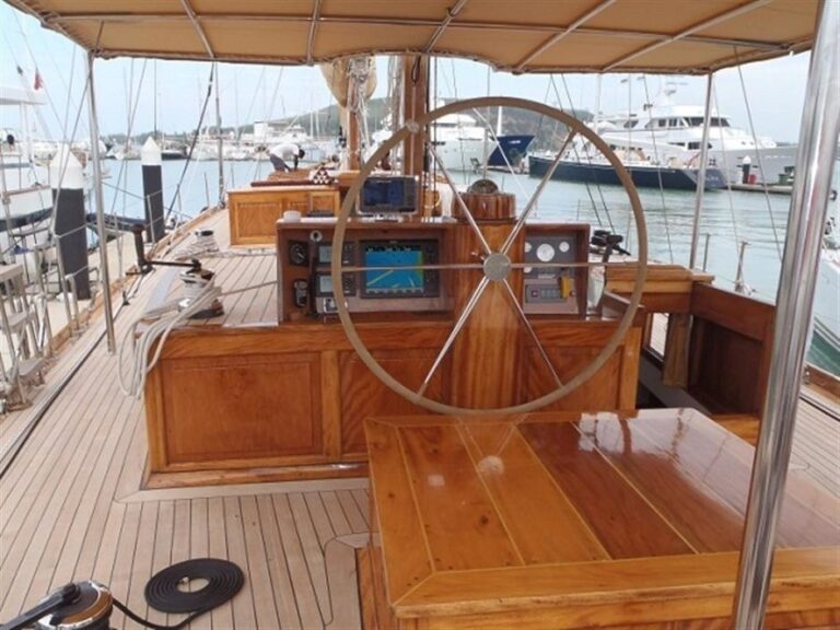 The 29m Yacht AVENTURE