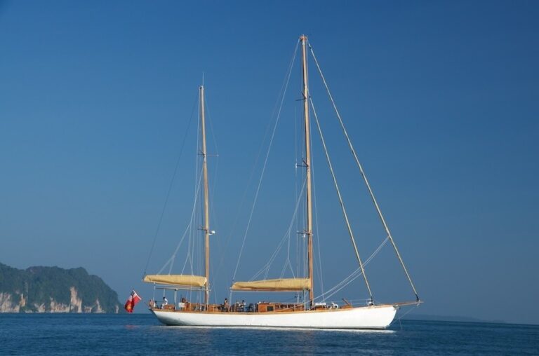 The 29m Yacht AVENTURE