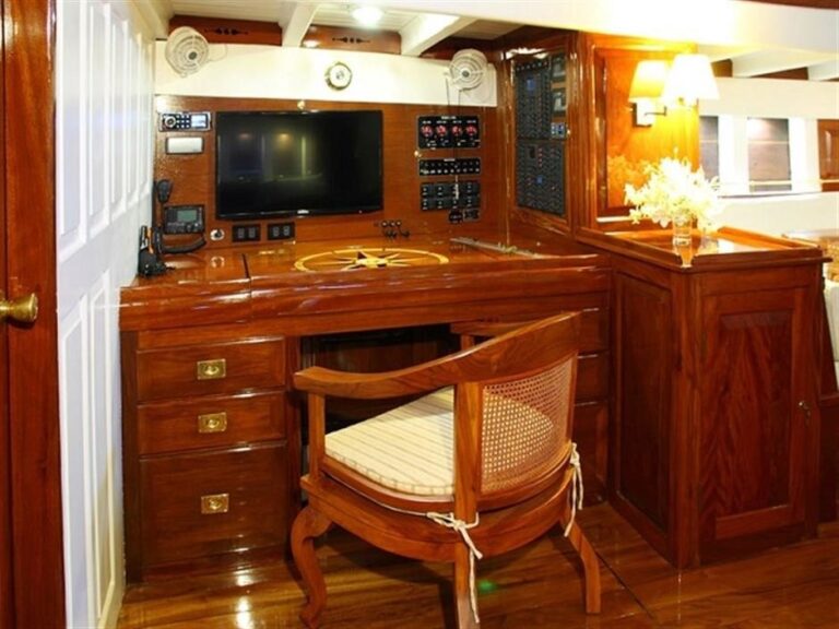 The 29m Yacht AVENTURE