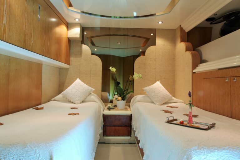 The 29m Yacht MOONDANCE