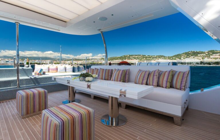 aft deck exterior seating
