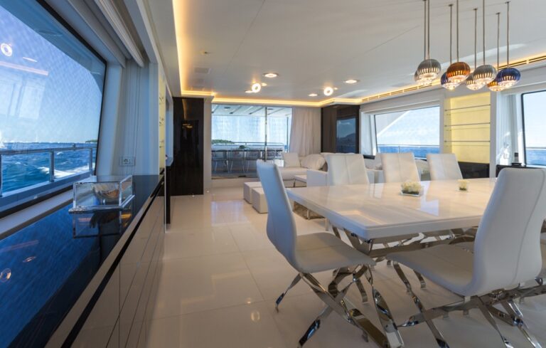 saloon dining