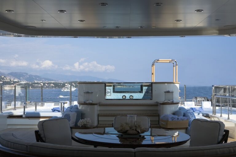 2superyacht ROMANCE swimming pool