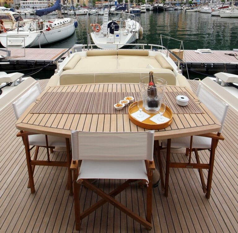 Exterior dining aft deck
