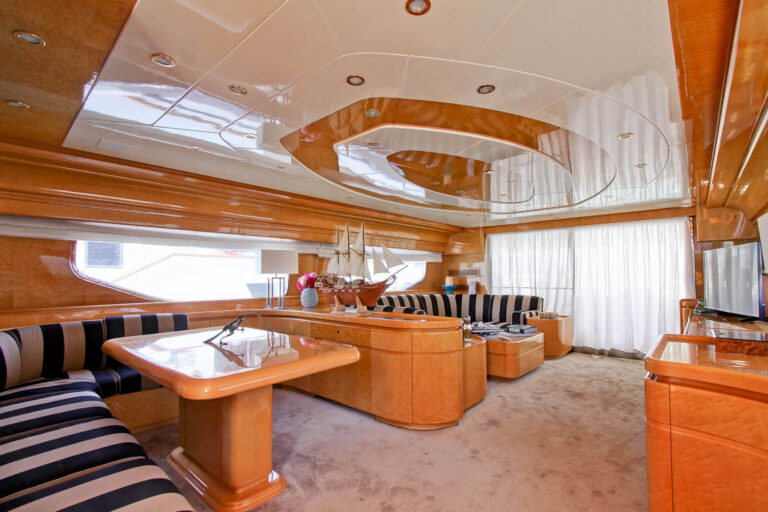 Spacious classic main salon