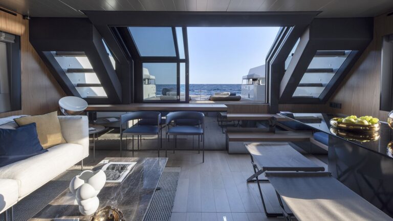 Stunning chic main salon