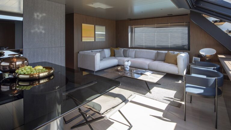 Flexible space for dining and relaxing