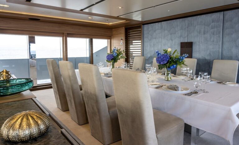 Main deck dining