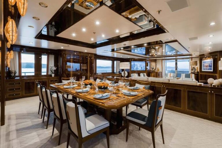 Main salon dining