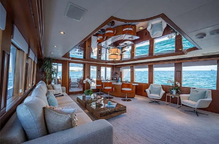 Main salon lounge