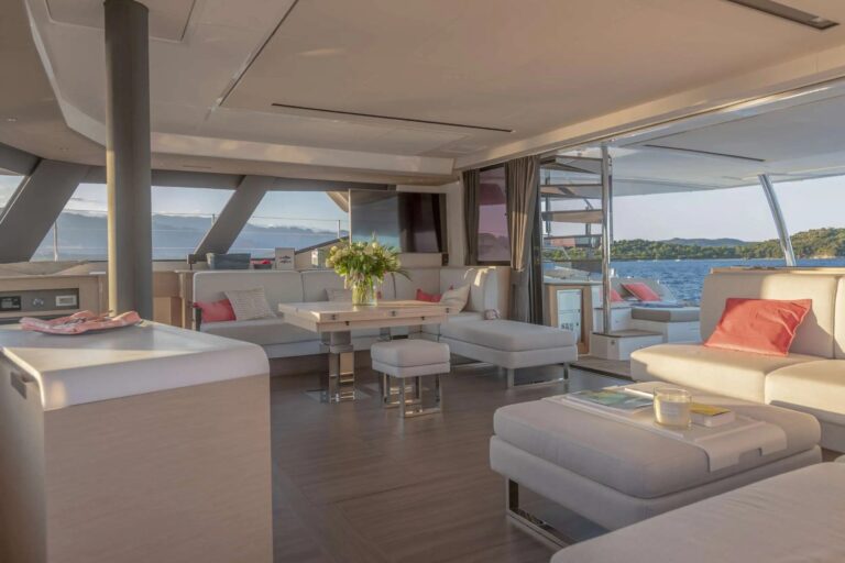 Main salon view aft