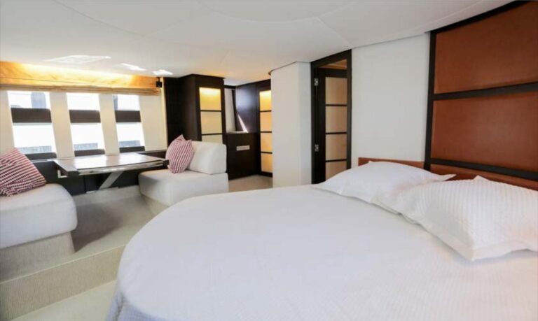 Master suite dinette