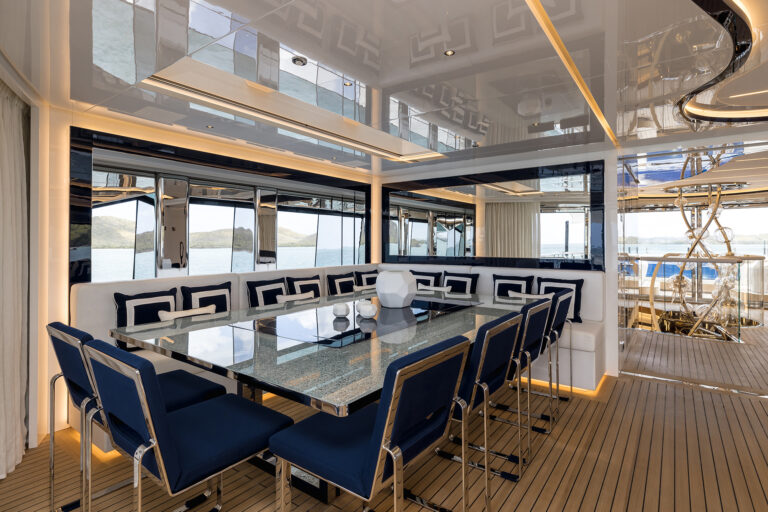 Skylounge dining