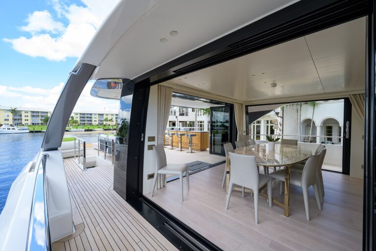 Skylounge open doors