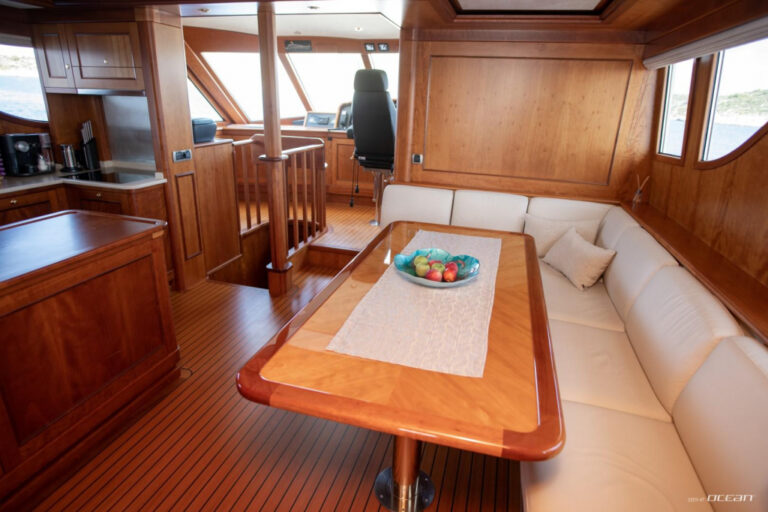 Dine in galley
