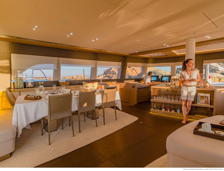 Main salon dining and bar