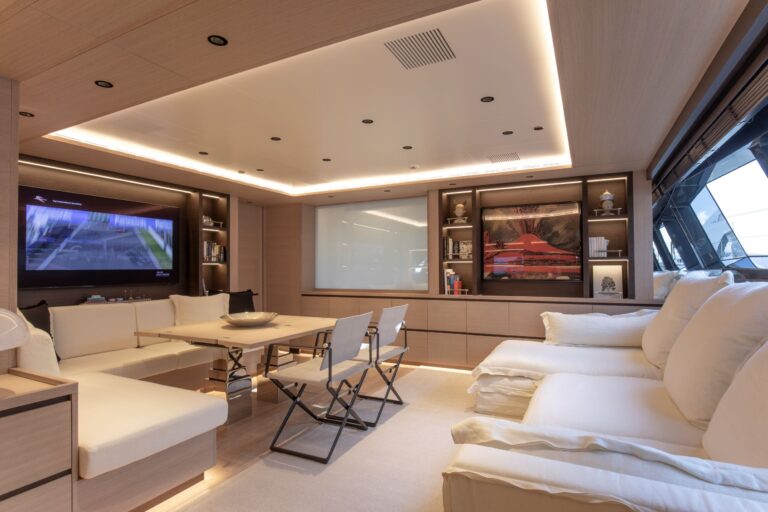 Stylish versatile space for dining