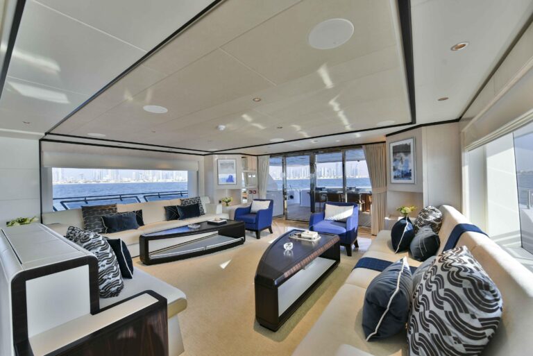 Main Saloon lounge
