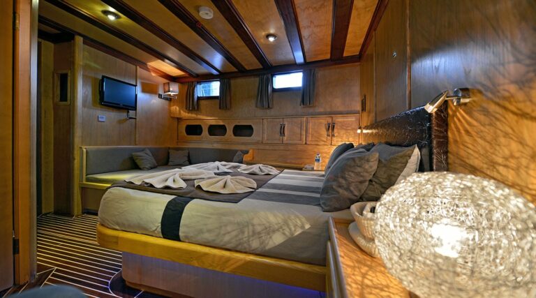 Choice of double cabins
