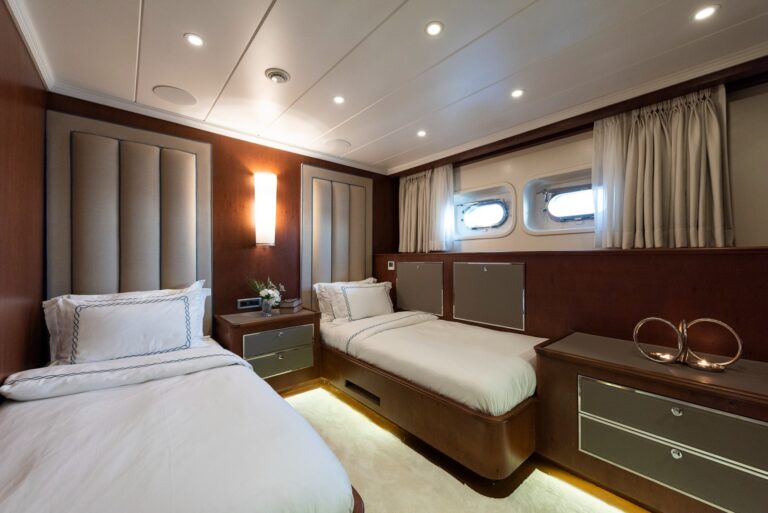 Twin cabin