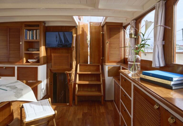Main Deck Detail